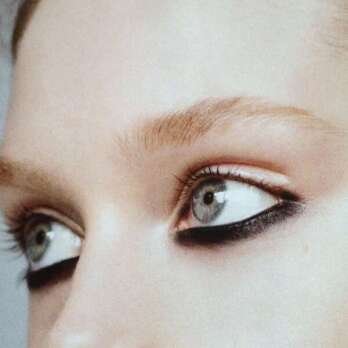 اماندا بولد كاجال آي لاينر اسود